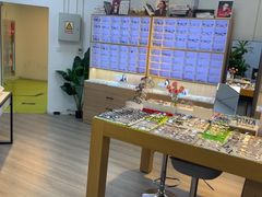-天空之镜眼镜店蔡司依视路配镜授权零售店(望京颐堤港店)