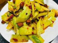 凉拌黄瓜-秦巴石锅鱼