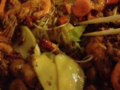 干锅里的蔬菜-红蕃干锅·脆皮香辣虾(南屏街金鹰店)