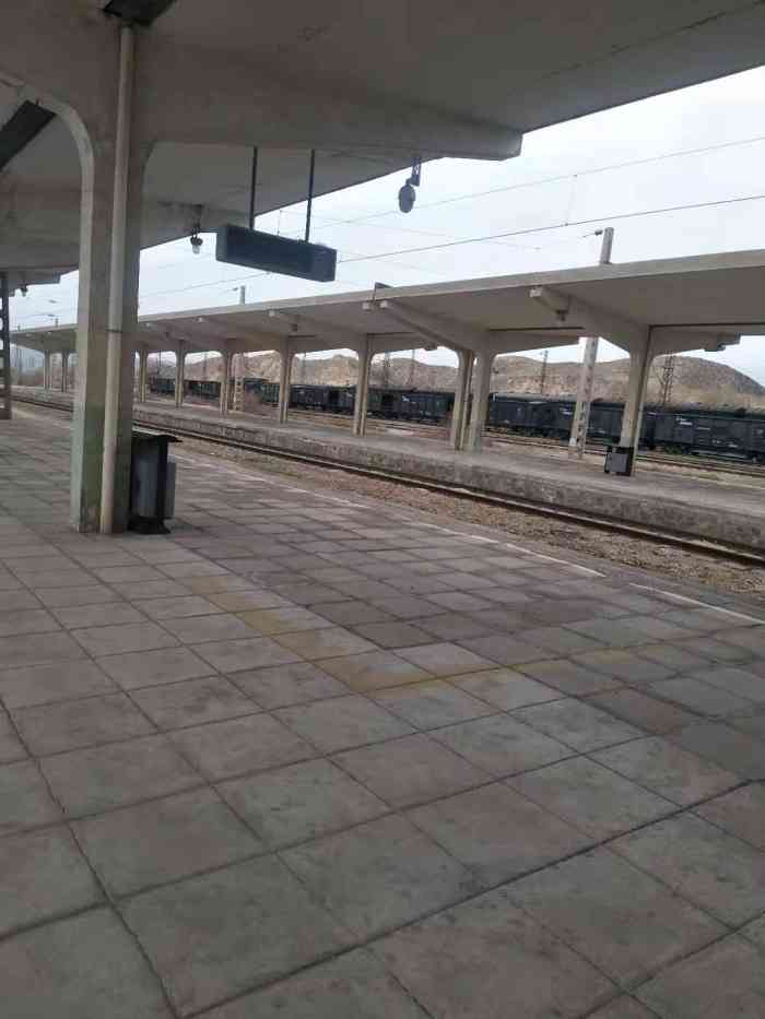 白银西站-"白银西站距离主城区其实还有一点的距离,出.