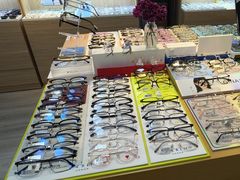 -天空之镜眼镜店蔡司依视路配镜授权零售店(望京颐堤港店)