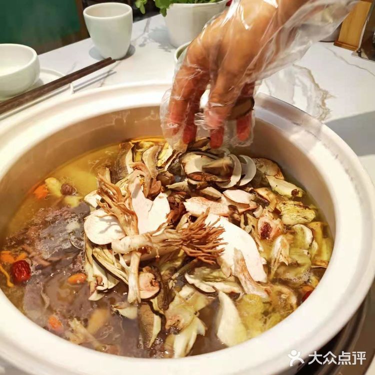 不得不说菌子炒饭，真的是太香了！