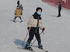 -采薇庄园四季滑雪场