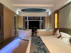 -皇马海口湾海景酒店(万绿园秀英港店)