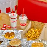 答应我来魔都一定要尝尝这口汉堡🍔Five Guys