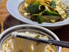 小锅米线-蜗牛的家旅行主题云南菜餐厅.小酒馆(护国寺店)