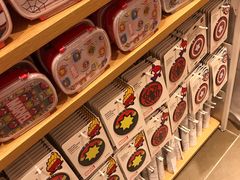-名创优品(北京新中关购物中心地铁层店)