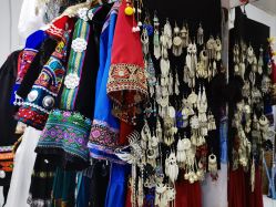 -苗韵服饰工作室(乌江寨店)