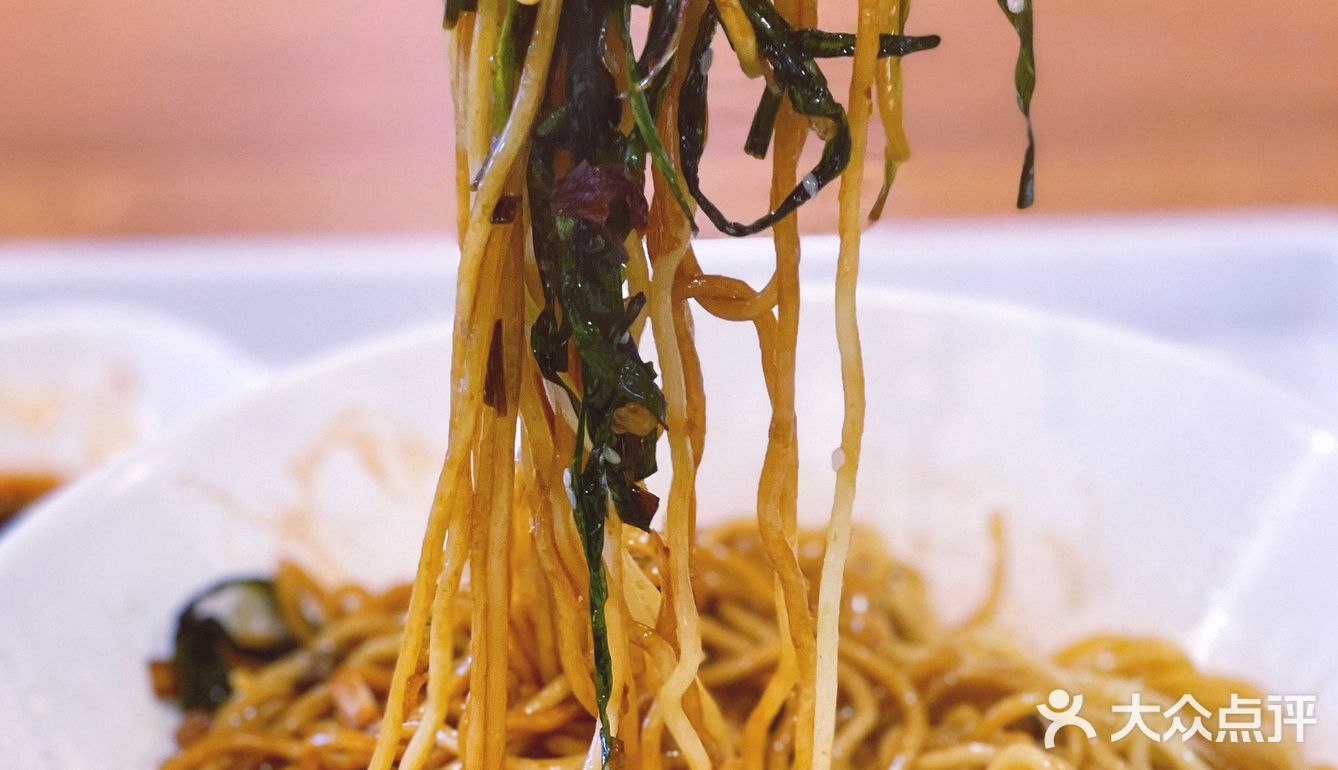 “她”羡慕的1.9元生煎包大餐！