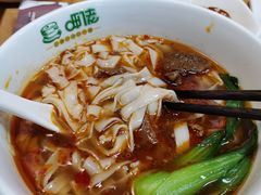 招牌红烧牛肉米粉-呷佬·长沙手工米粉(金沙江路店)