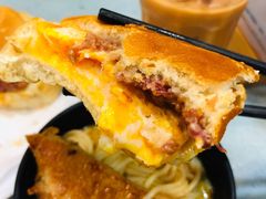 招牌咸牛肉芝士猪仔包-华嫂冰室(尖沙咀店)