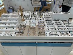 -宝岛眼镜连锁·蔡司·依视路合作门店(红太阳商业广场店)