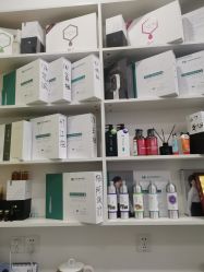 -黑奥秘脱发白发中心