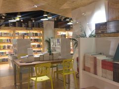 -新华里咖啡书吧(新华书店小寨店)