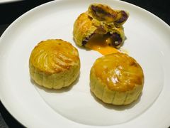 紫薯流沙月饼-甄御•海鲜新青岛菜(麦岛店)