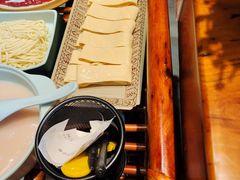 -东巴婆婆云南鱼豆花火锅(大东门店)