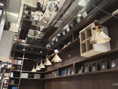 -钟书阁(群光广场店)
