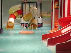 -涨巢·潮玩水疗局