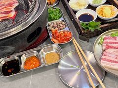 -围炉肉舍•炭烤活鳗•丹东海鲜烤肉(步行街店)