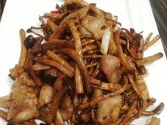 茶树菇炒猪颈肉-新海利(北岭店)