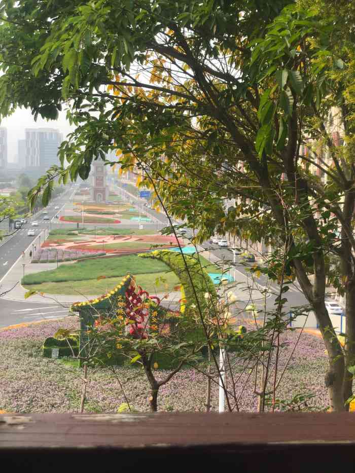 诚毅广场地铁站-"偶然过去,发现这里真的是个适合散步的地方.