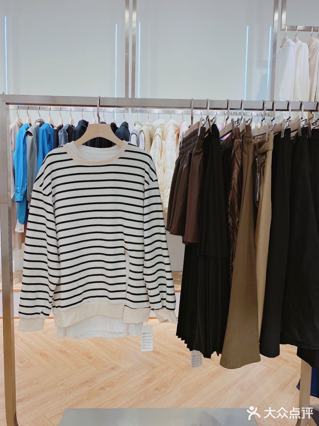 上衣基本在300左右就能拿下，全是百搭基本款