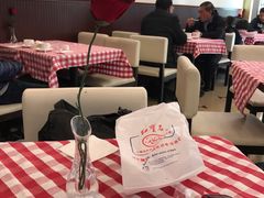 -红宝石·鲜奶小方·海派西点房(南丹店)