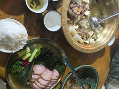 -老滇山寨•云南特色菜•地方菜•民族风情歌舞表演(金碧店)