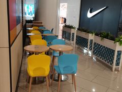 用餐区-DQ·蛋糕·冰淇淋(海伦国际店)