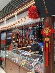 -灵彩珠宝(朗香街店)
