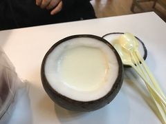 -志龙皇冠吃货椰子铺