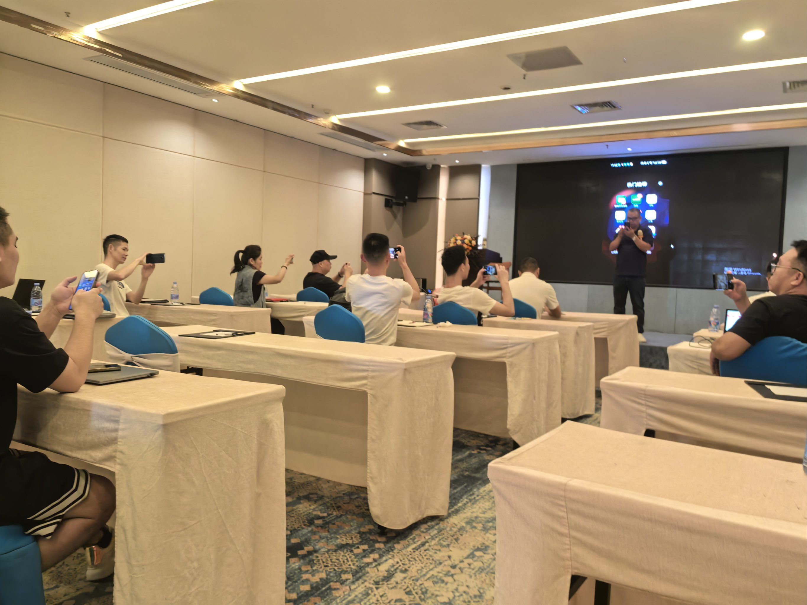 《佛山悦峰高空花园酒店学习之旅》