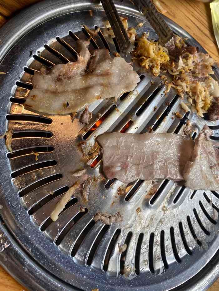 全州烤肉 (宏程店)-"店里地方很大,桌很多,有2个机器人送餐,.