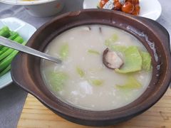 烧猪骨煲淋芥兰-晓粤·惹味粤菜(凯德乐峰广场店)