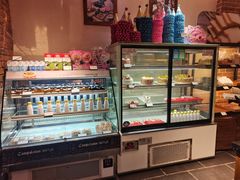 面包甜点陈列柜-皇冠幸福里动物奶油生日蛋糕(中山大道二中店)