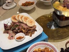 -帅巴人舅母子腊蹄民俗村