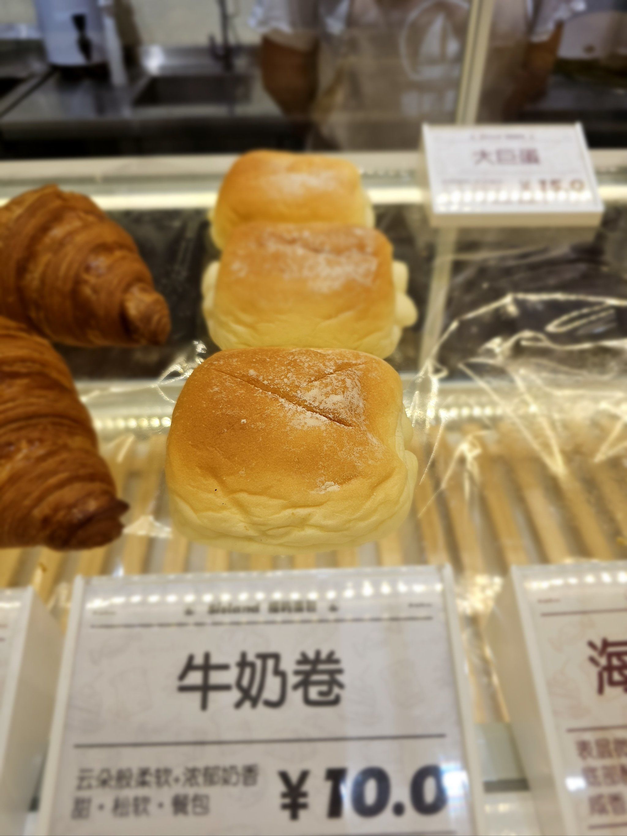 全麦之光跟太阳神一样[偷笑],买了一尝很好吃,有金桔颗粒.