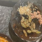 底下全是豆芽，他们家冒菜还是有点辣