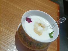 北京酸奶配蜂巢蜜-老北京炸酱面·烤鸭(前门店)