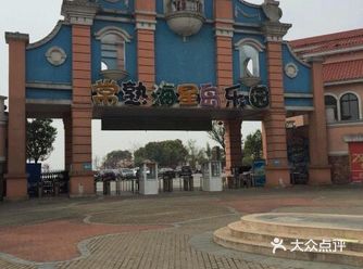 摊位的空缺、娱乐设施的搁置对不起我手中那张入场券