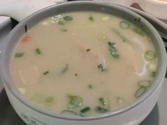 -洪氏嗨捞·广东猪肚鸡·椰子鸡火锅(西咸万象城店)
