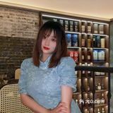 就在这个夏日夜晚🏙看着车水马龙聊聊天吧 