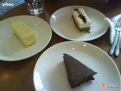 2个人一起消灭了3块蛋糕-榖屋house of flour(张江首店)