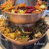 广东人嘛哈哈，里面还有很多配菜。土豆