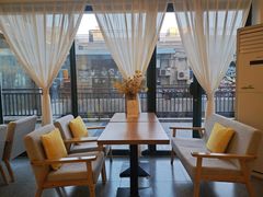 靠窗位-香草山咖啡店·外教英语角·自习室(盛世商都店)