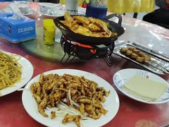 -明月食府(二区干二路店)
