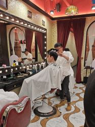 -东方先生国潮男士理发馆