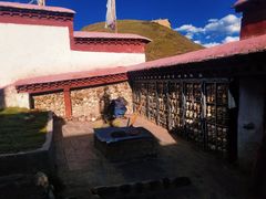 -比如骷髅墙景区