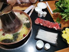 -果松木炭酸菜铜火锅·外婆参鸡汤