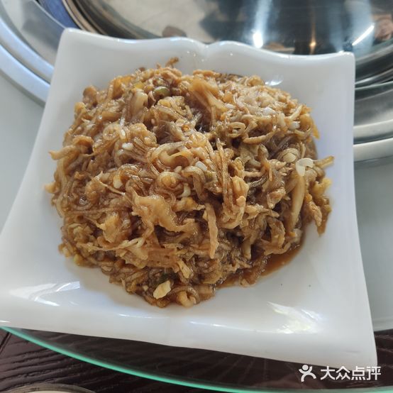 东北菜饺子馆铁锅炖